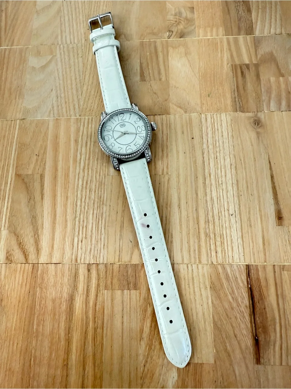 Marc ecko ladies silver tone crystal white leather watch NEW BATTERY